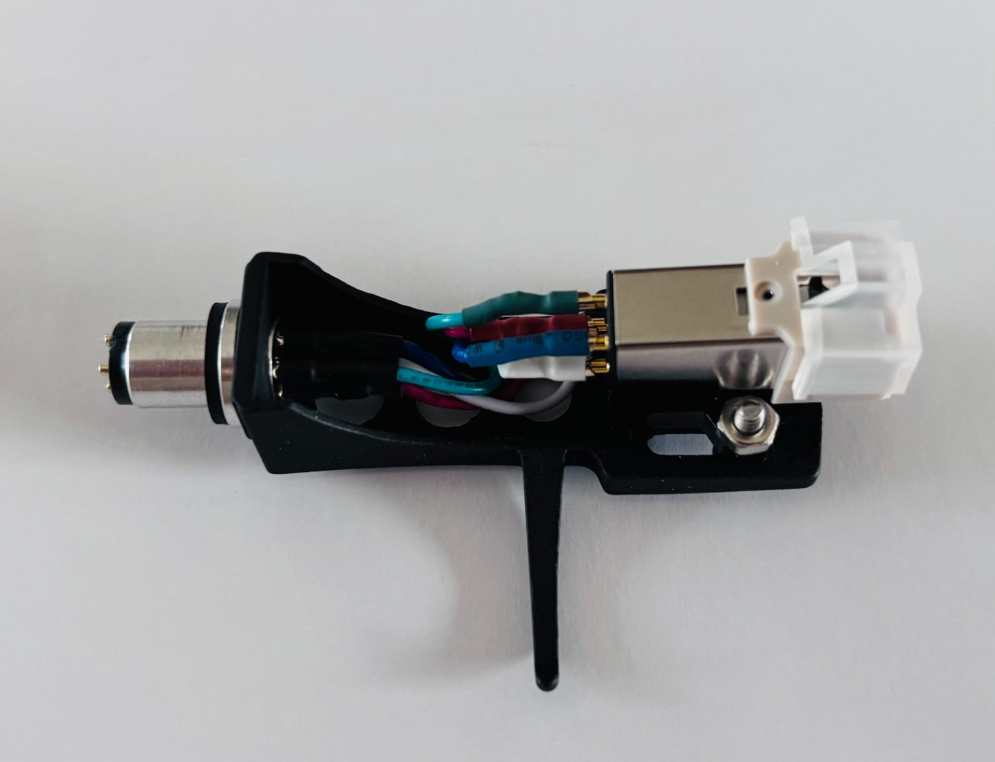 Headshell black with Audio Technica Cartridge stylus. All DJ Decks Turntables