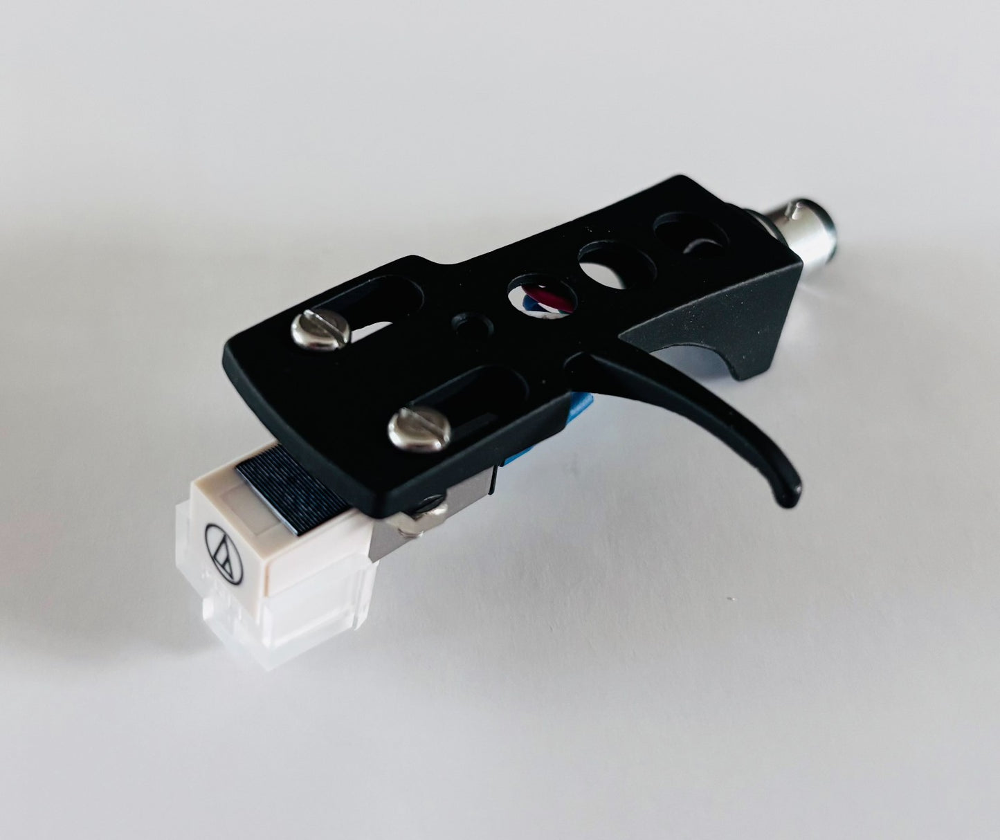 Headshell black with Audio Technica Cartridge stylus. All DJ Decks Turntables